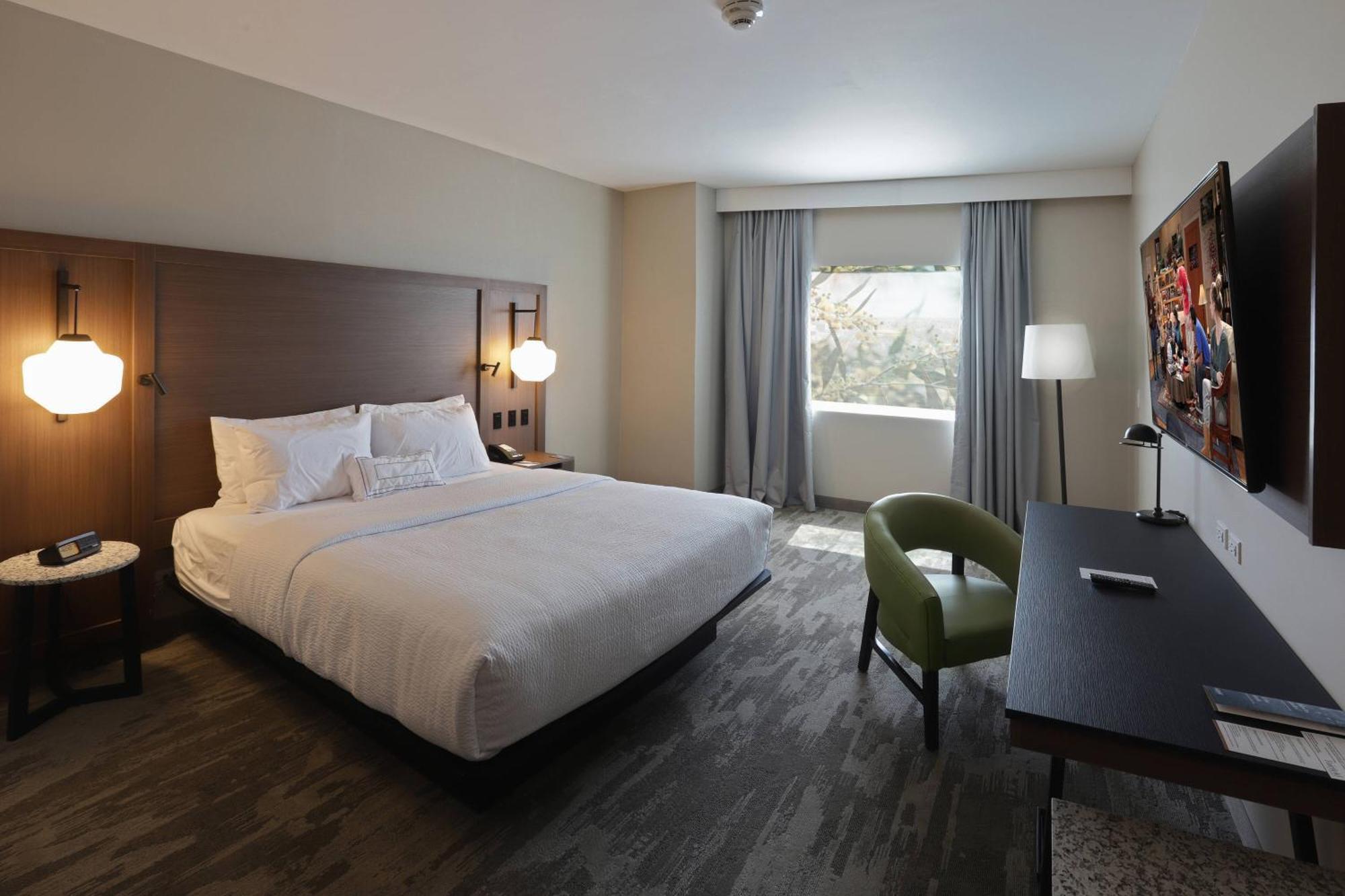 Guest room 1 King City view,1633051477:JPEG